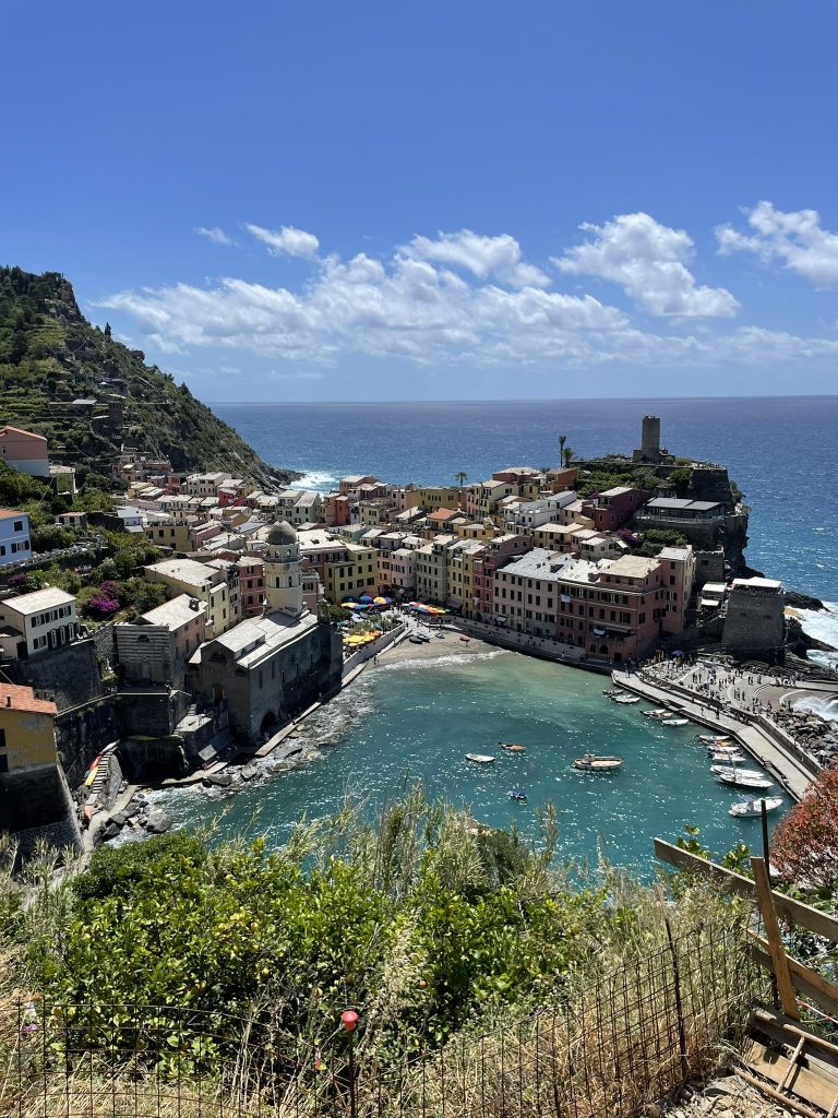 Cinque Terre za jeden deň z Pisy: Farebné dedinky, meškajúce vlaky a deň, na ktorý nezabudnem.