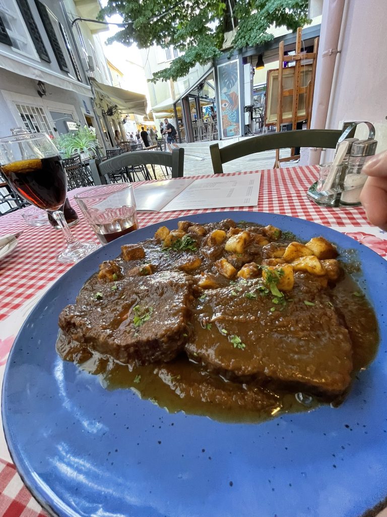 Typické chorvátske jedlo Pašticada v Zadare